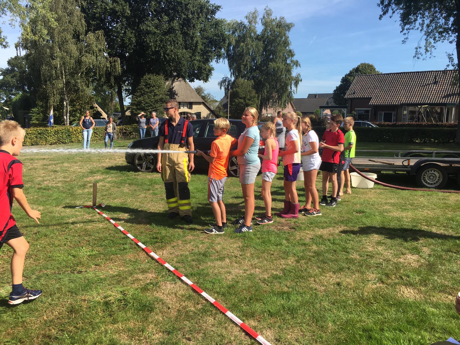 Obs Oosterhuizen wint brandweerdag Beekbergen